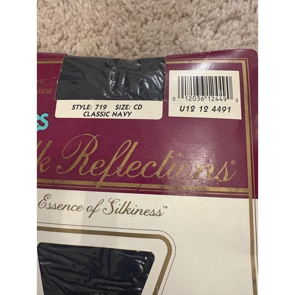 Hanes Silk Reflections Pantyhose Size CD Classic Navy Nylon/Spandex‎ Style 719